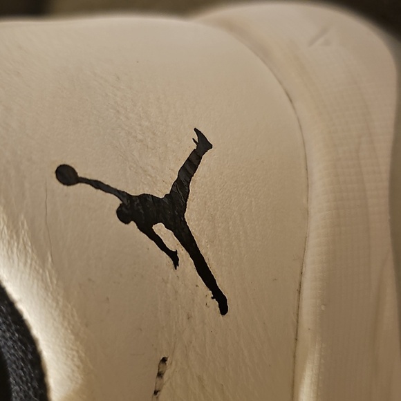 🖤🤍Nike Jordan 11 CMFT Low - Black & White Sneakers - Picture 9 of 10